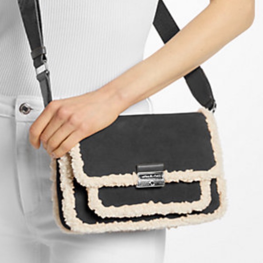 MICHAEL KORS Bradshaw Medium Suede and Faux Shearling Messenger Bag
Black
NWT - Picture 2 of 16
